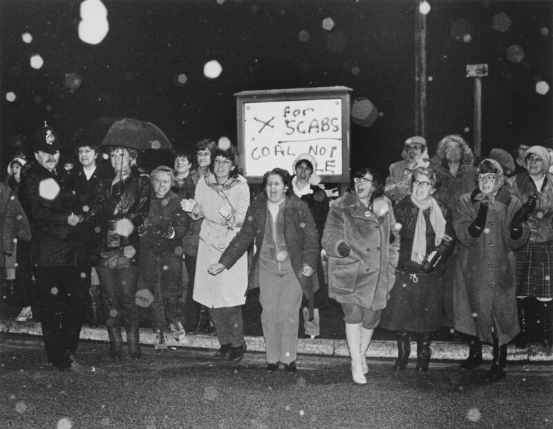 Women's picket at Bevercotes Colliery, Night shift 11pm. Nottingham, February 1985 © Brenda Prince